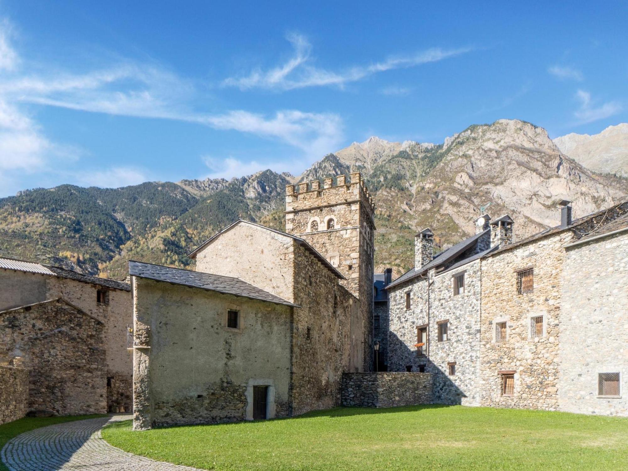 Natusliving Benasque E Apartment Luaran gambar